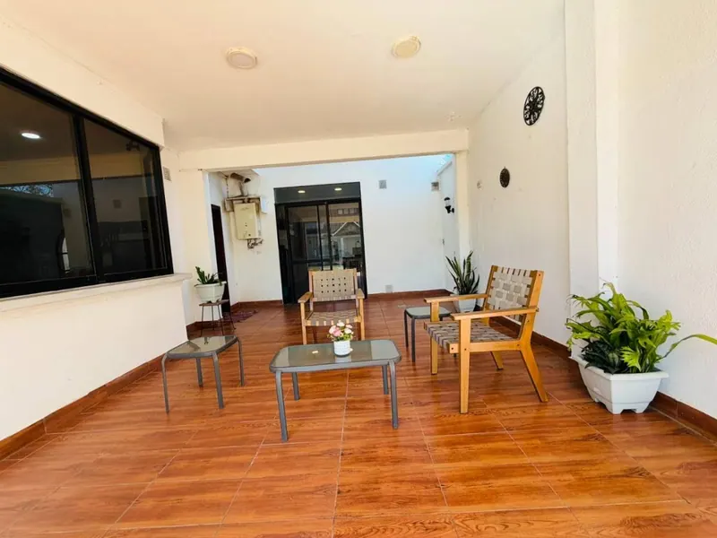 Casa de uso comercial en venta sobre la Av. Alemana, Zona Norte: foto 1 de 12