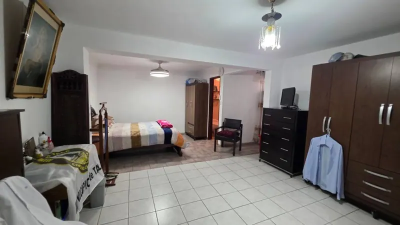 Corner house with independent apartment for sale in Urbarí: foto 9 de 14