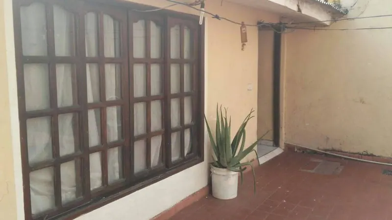 200 m² house for sale downtown, Tarija corner Irala: foto 1 de 4