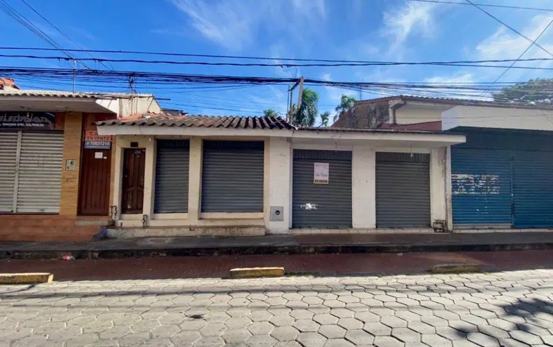 Casa comercial en venta en el centro, cerca del Mercado Los Pozos