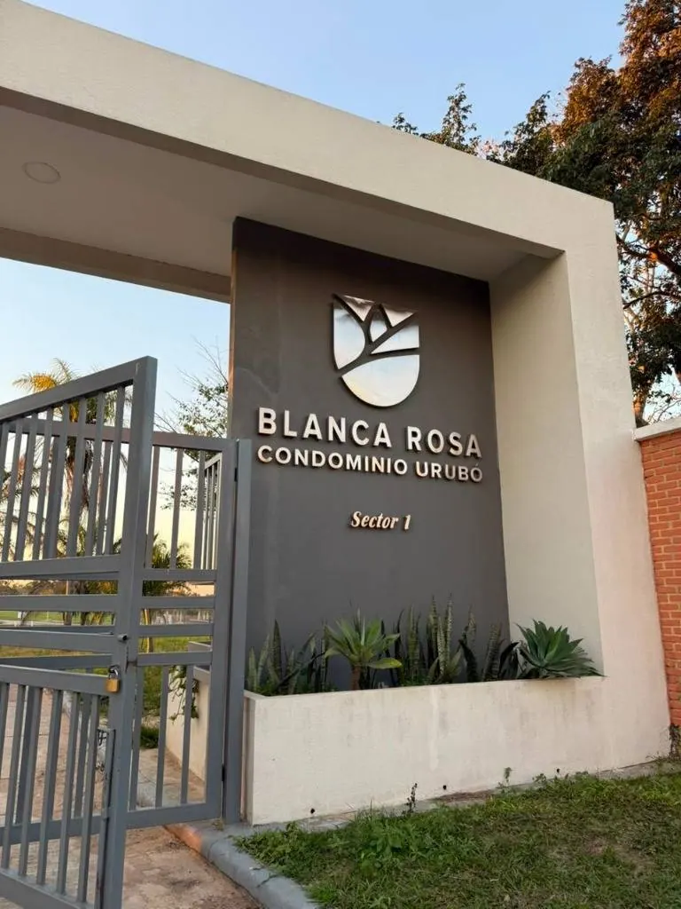 3-bedroom house for sale in the Blanca Rosa gated community, Urubó: foto 2 de 16