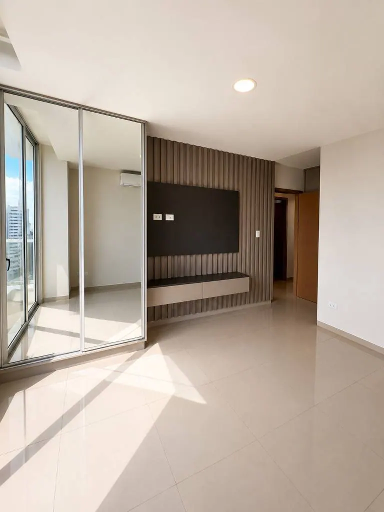 Departamento de 2 dormitorios en venta en Uptown Equipetrol: foto 5 de 13