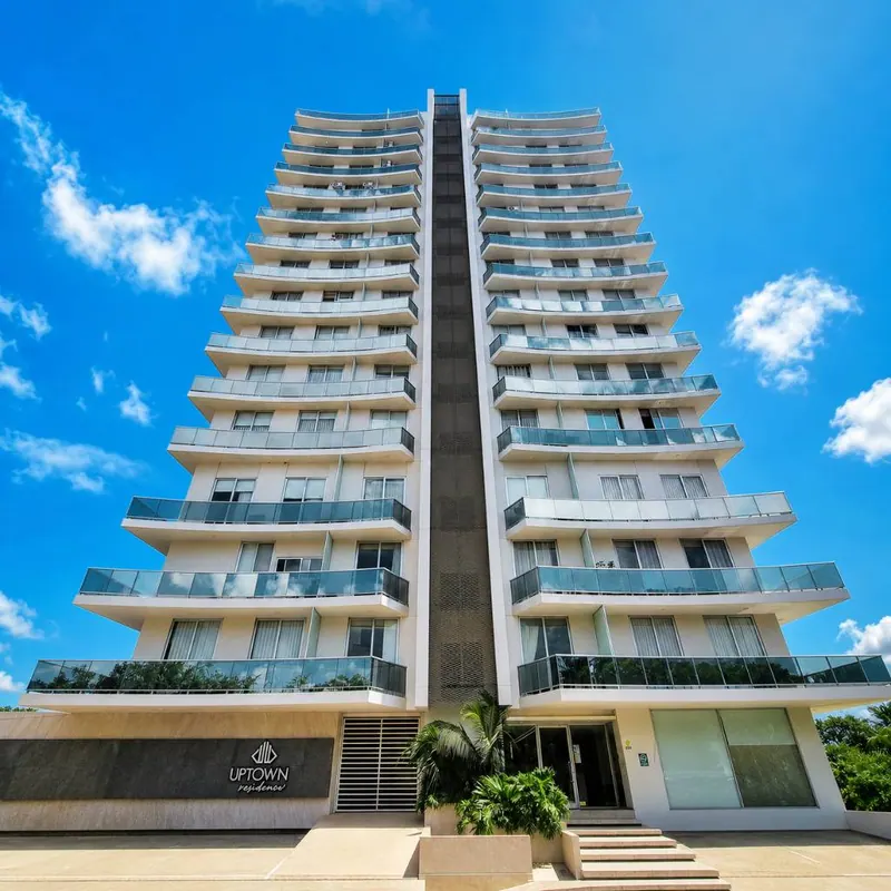 Departamento de 2 dormitorios en venta en Uptown Equipetrol: foto 1 de 13