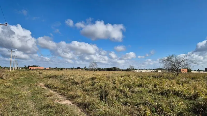 Terreno de 300 m² en venta en la urbanización Pentaguazú IV: foto 1 de 3