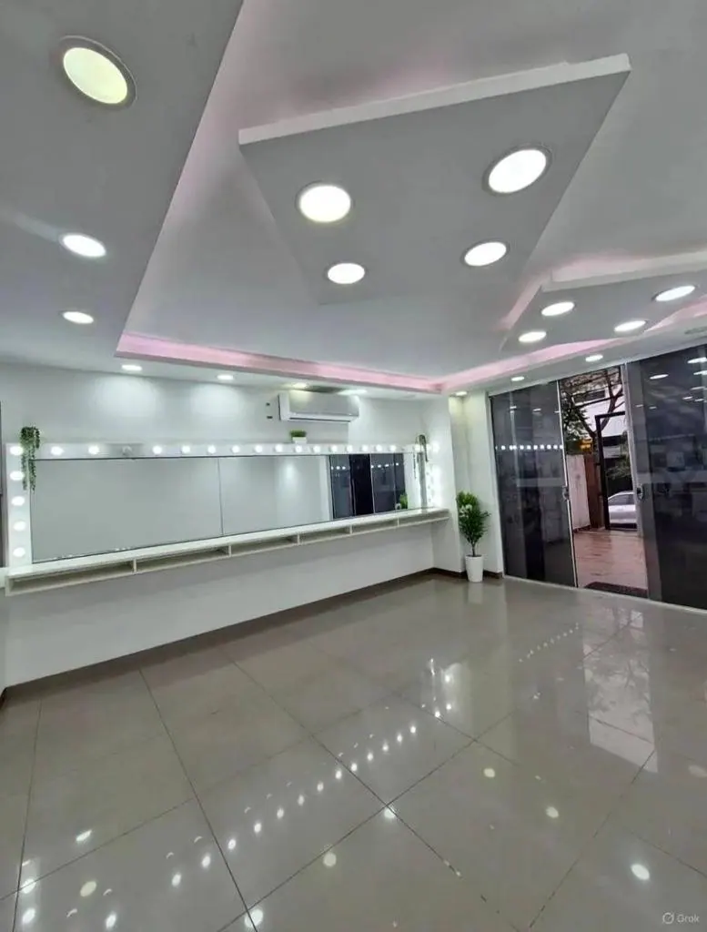 Local comercial de 39,82 m² en venta en el condominio ITO, Av. Beni: foto 2 de 5