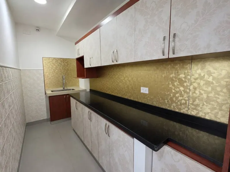 Local comercial de 39,82 m² en venta en el condominio ITO, Av. Beni: foto 4 de 5