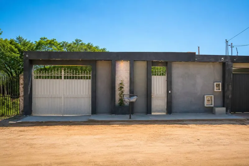 Casa de 3 dormitorios en venta en la Zona Este, terreno de 333,58 m²: foto 1 de 12