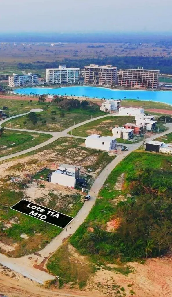 Terreno de 396,19 m² en venta en el condominio Mar Adentro, Urubó: foto 2 de 6