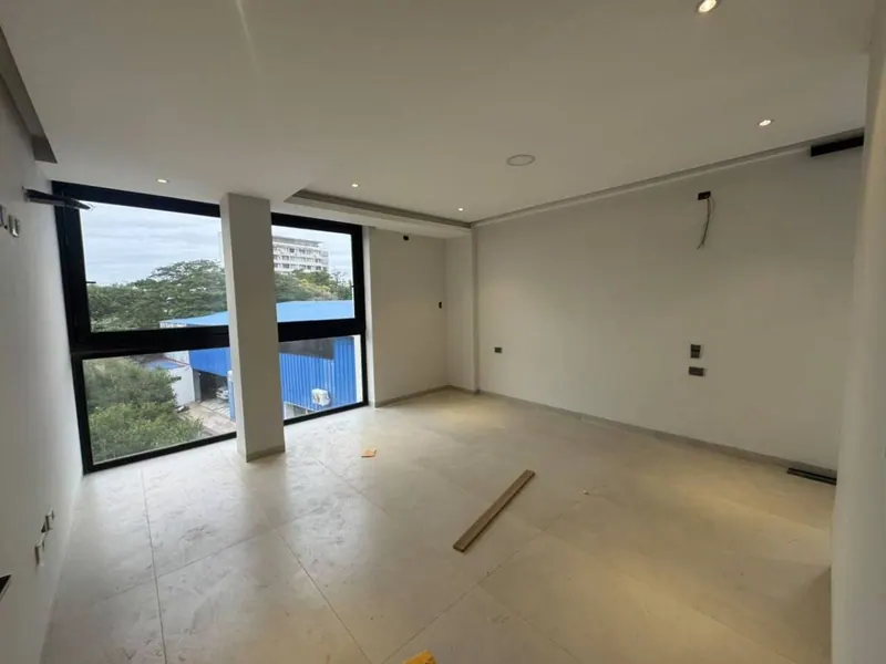 Edificio corporativo con showroom en alquiler en la Zona Norte: foto 19 de 27