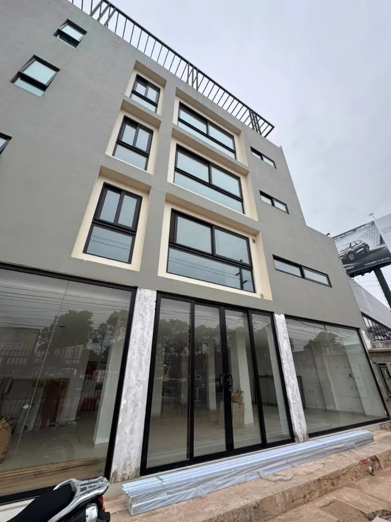 Edificio corporativo con showroom en alquiler en la Zona Norte: foto 26 de 27