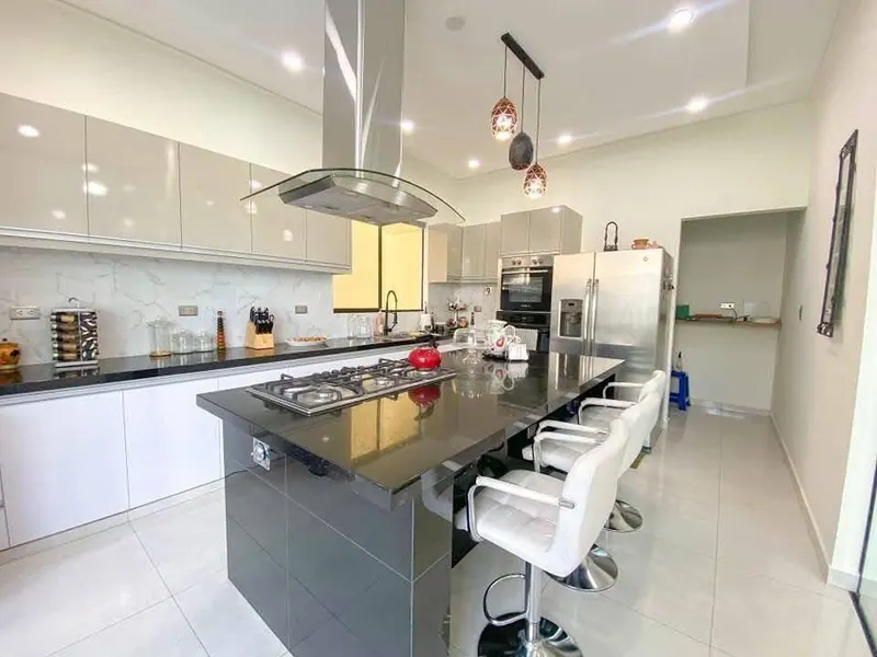 4-bedroom house for sale in the Valle Norte II gated community: foto 5 de 16