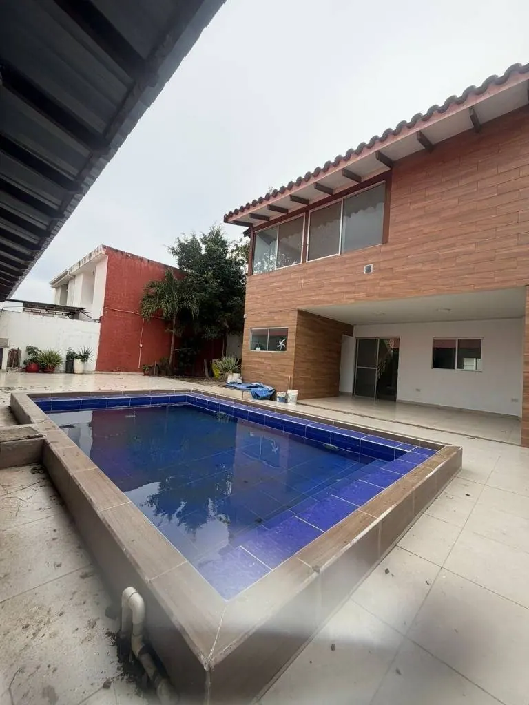 Casa de 6 dormitorios con piscina en venta en la Av. Santos Dumont: foto 3 de 11