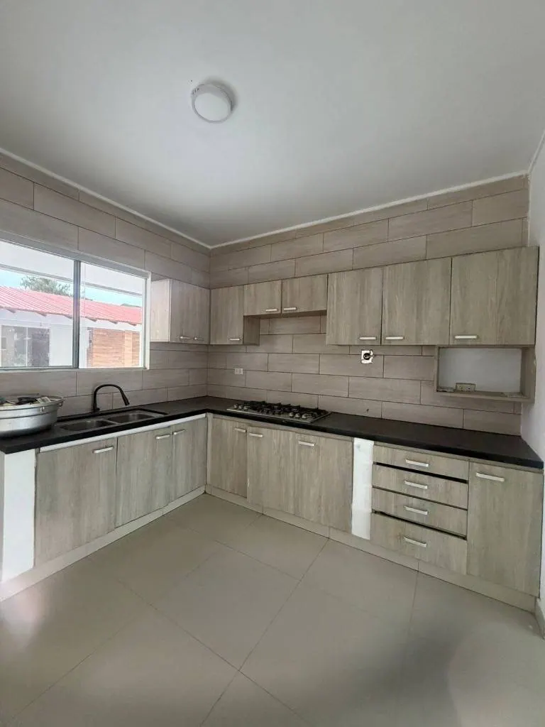 Casa de 6 dormitorios con piscina en venta en la Av. Santos Dumont: foto 9 de 11