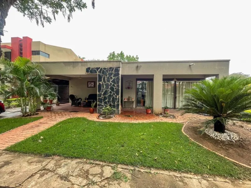 One-story house for sale in the La Casona gated community, East Zone: foto 1 de 9