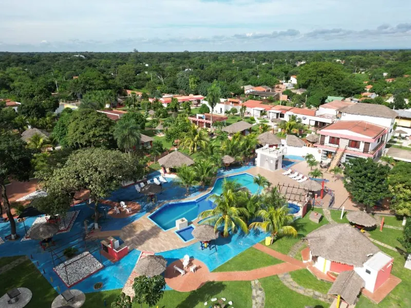 Hotel en venta en Cotoca: foto 1 de 43