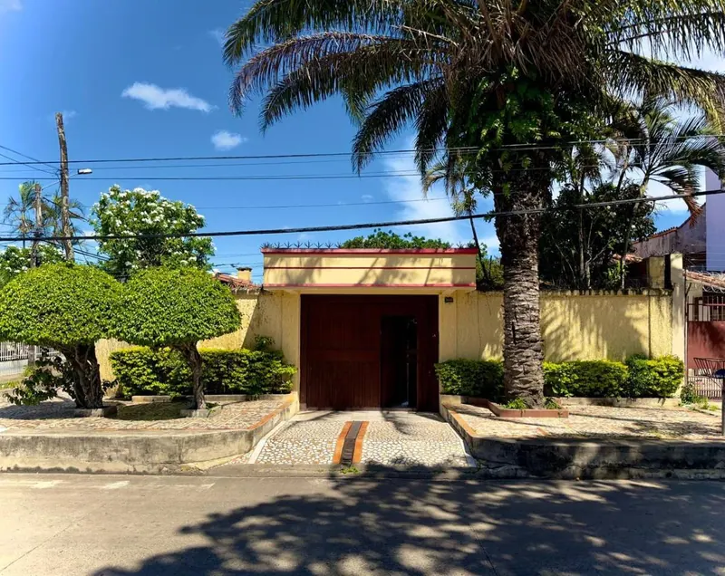House for sale on Av. Alemana, North Zone, 479.5 m² lot