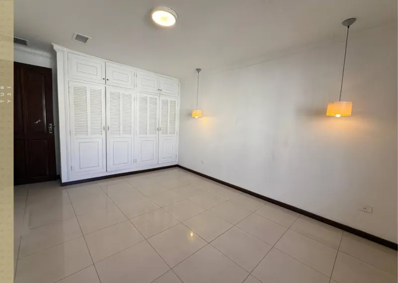 Casa de 3 dormitorios con piscina en venta en Equipetrol: foto 3 de 10