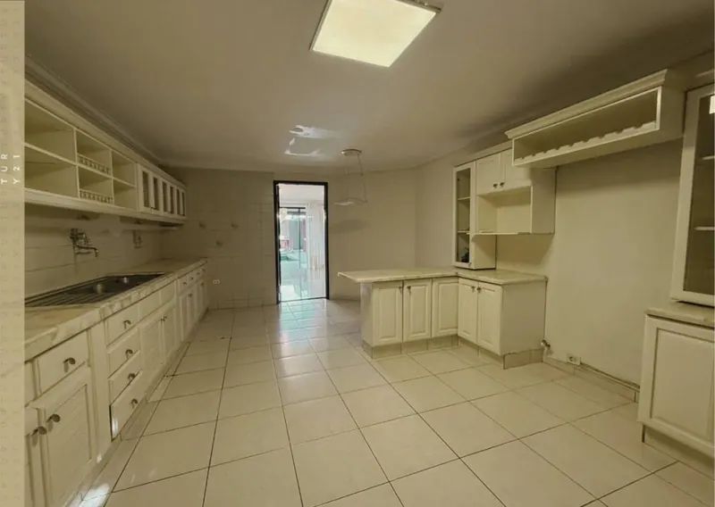Casa de 3 dormitorios con piscina en venta en Equipetrol: foto 5 de 10