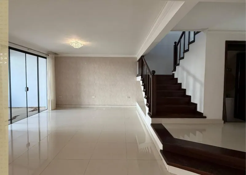 Casa de 3 dormitorios con piscina en venta en Equipetrol: foto 7 de 10