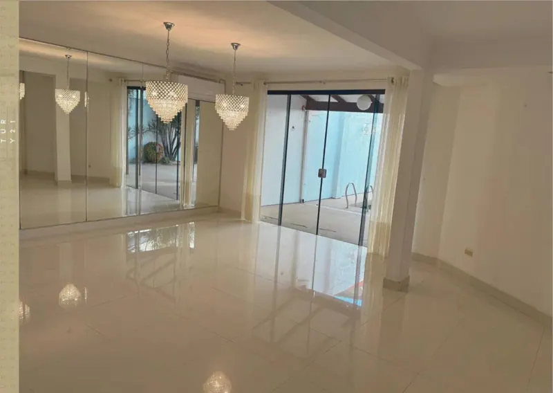 Casa de 3 dormitorios con piscina en venta en Equipetrol: foto 9 de 10