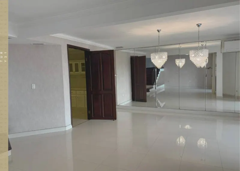 Casa de 3 dormitorios con piscina en venta en Equipetrol: foto 10 de 10