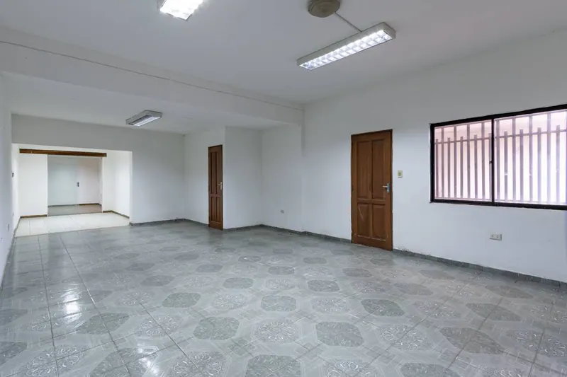 Mixed-use house for sale on Av. Virgen de Cotoca, East Zone: foto 3 de 13