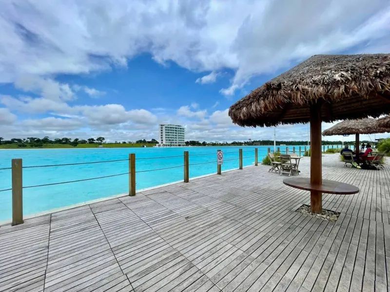 Terreno de 899,82 m² en venta en el condominio Playa Turquesa, Urubó: foto 2 de 3