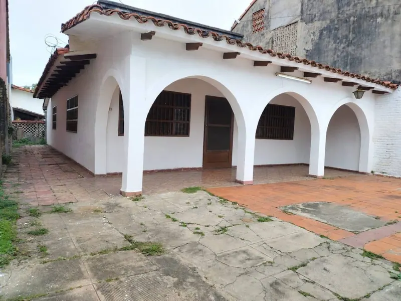 Terreno de 350 m² en venta sobre la avenida Alemana, Zona Norte