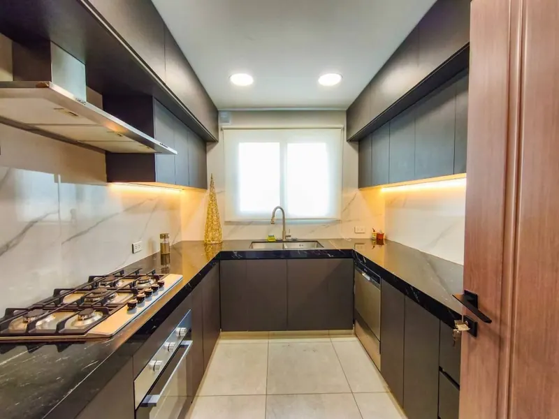 Departamento de 3 dormitorios en venta en el edificio Klug, Equipetrol: foto 1 de 10