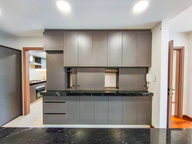Departamento de 3 dormitorios en venta en el edificio Klug, Equipetrol: foto 2 de 10