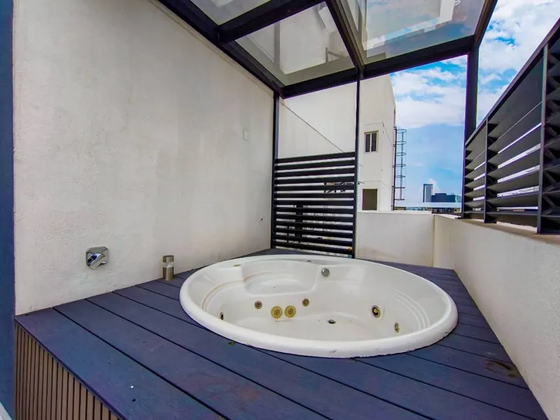 Departamento de 3 dormitorios en venta en el edificio Klug, Equipetrol: foto 8 de 10