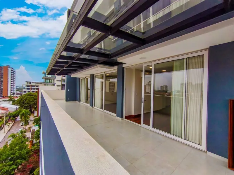 Departamento de 3 dormitorios en venta en el edificio Klug, Equipetrol: foto 10 de 10