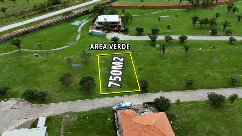 Terreno de 750 m² en venta en Urubó Village, Módulo 4: foto 2 de 8