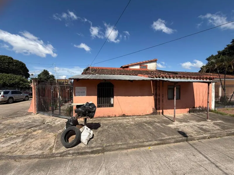 250 m² corner lot for sale in the East Zone