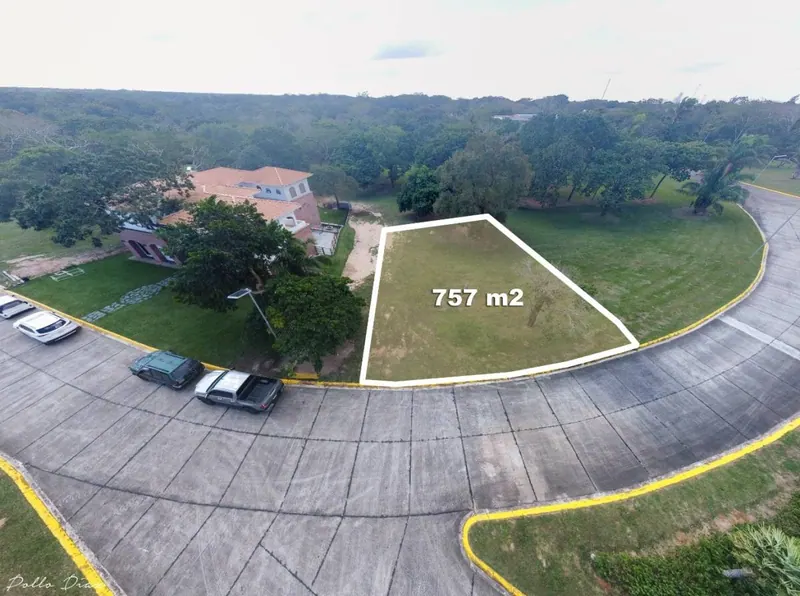 Terreno de 757 m² en venta en Urubó Village, Módulo 1: foto 1 de 1