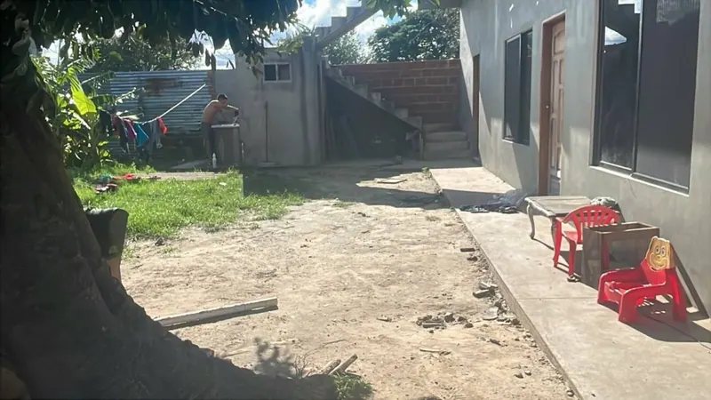 Casa en esquina con 3 locales comerciales en venta en la Zona Sur: foto 4 de 12