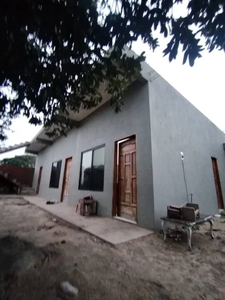 Casa en esquina con 3 locales comerciales en venta en la Zona Sur: foto 8 de 12