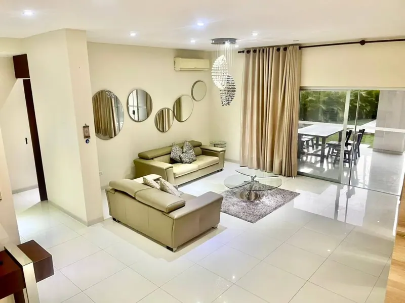 4-bedroom house for sale in the Santa Cruz de la Colina gated: foto 2 de 13