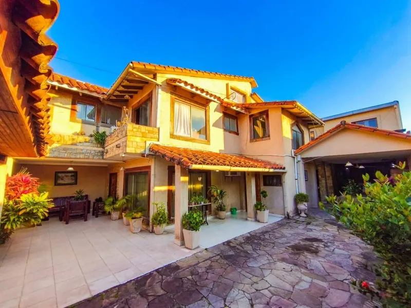 House with independent apartment for sale in the East Zone
