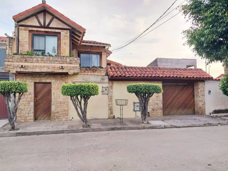House with independent apartment for sale in the East Zone: foto 2 de 54