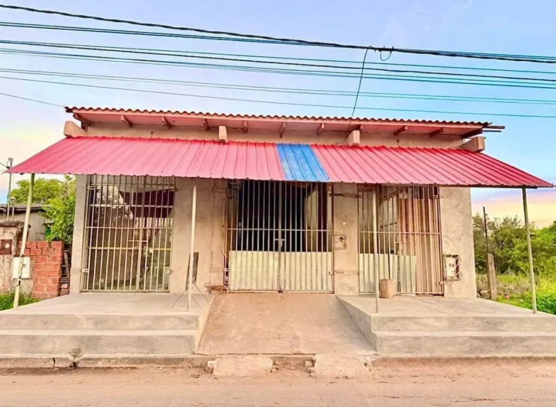 Casa con tienda en venta sobre avenida en Gran Paititi, Warnes