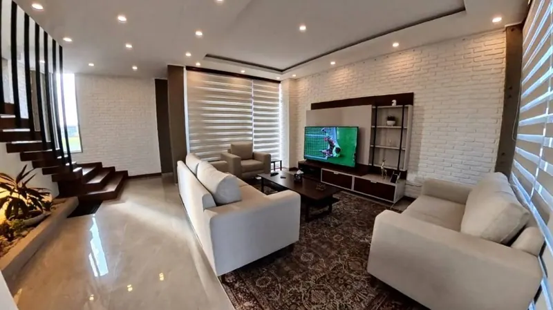 Casa amoblada de 3 dormitorios en venta en Mar Adentro, Urubó: foto 4 de 14