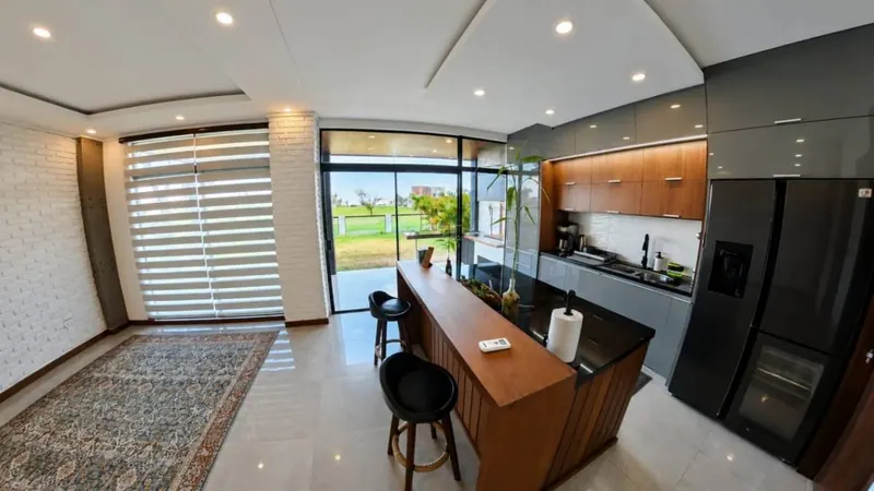 Casa amoblada de 3 dormitorios en venta en Mar Adentro, Urubó: foto 6 de 14