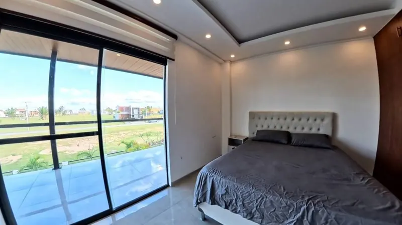 Casa amoblada de 3 dormitorios en venta en Mar Adentro, Urubó: foto 10 de 14