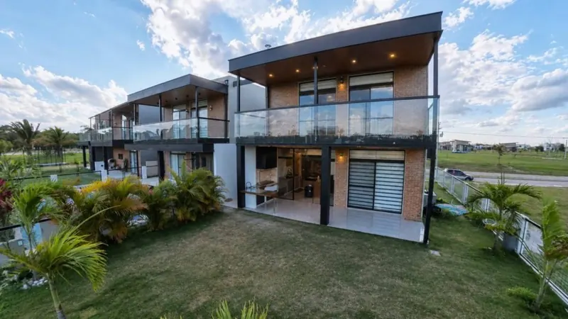 Casa amoblada de 3 dormitorios en venta en Mar Adentro, Urubó: foto 13 de 14