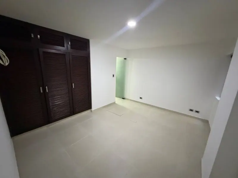 Departamento de 3 dormitorios en alquiler en el condominio Castilla: foto 34 de 45