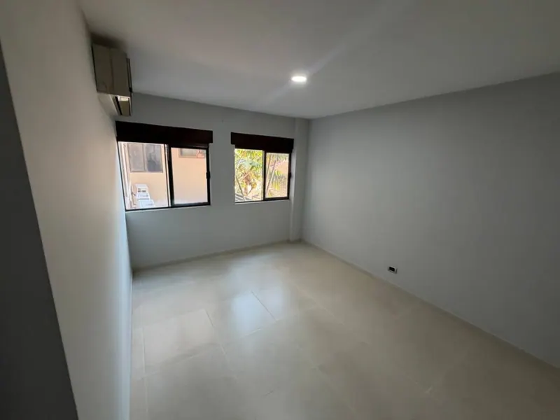 Departamento de 3 dormitorios en alquiler en el condominio Castilla: foto 41 de 45