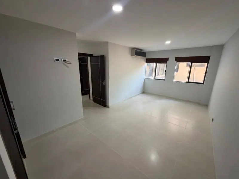 Departamento de 3 dormitorios en alquiler en el condominio Castilla: foto 42 de 45