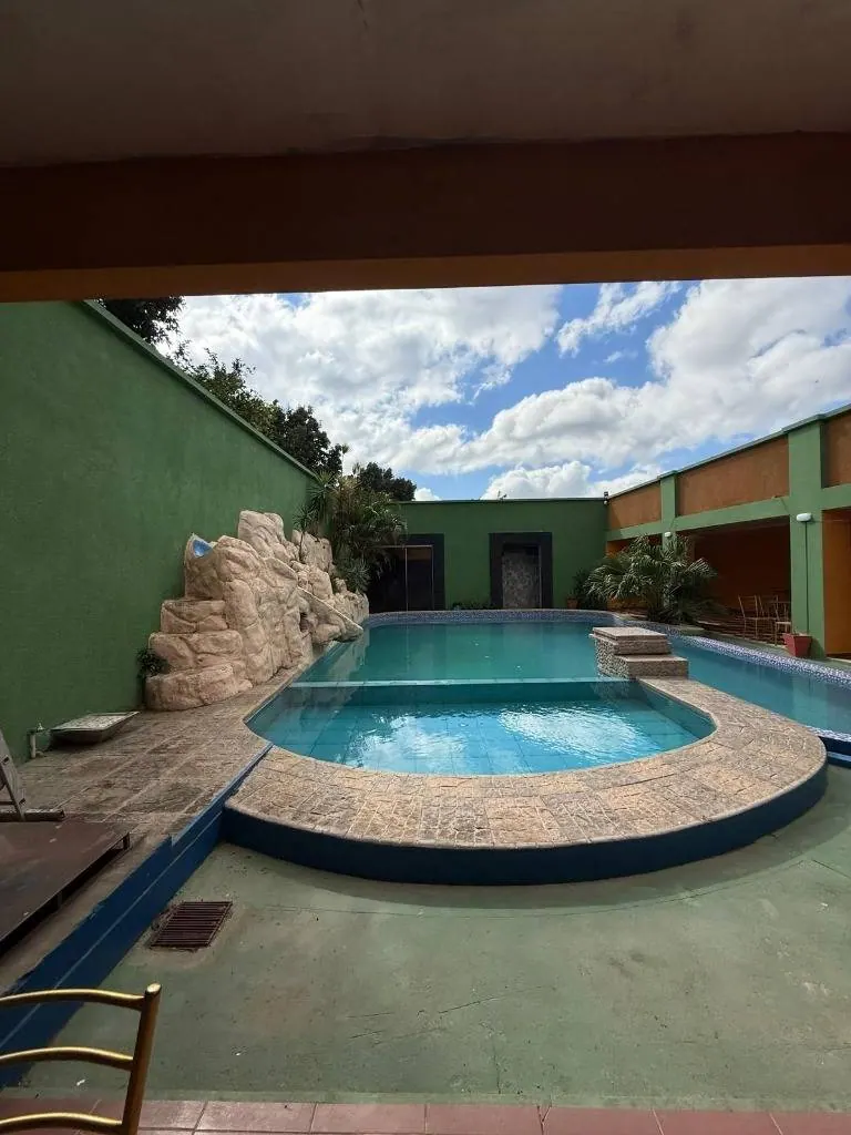Local comercial de 1.050 m² en venta en la Zona Este