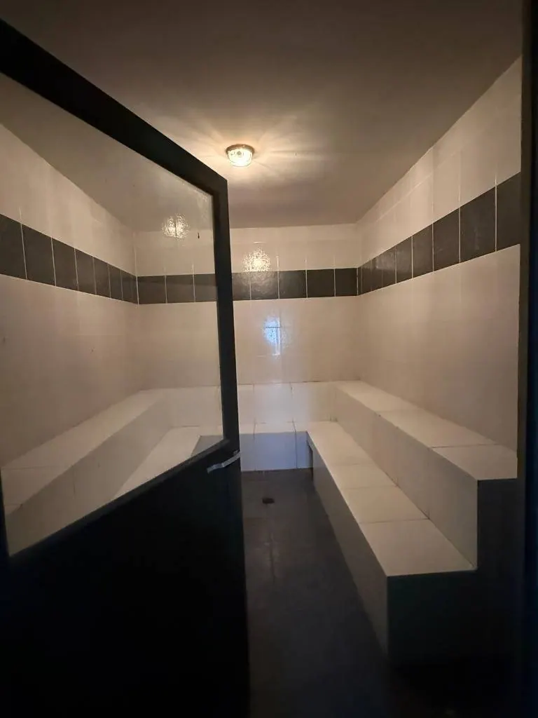Local comercial de 1.050 m² en venta en la Zona Este: foto 3 de 6